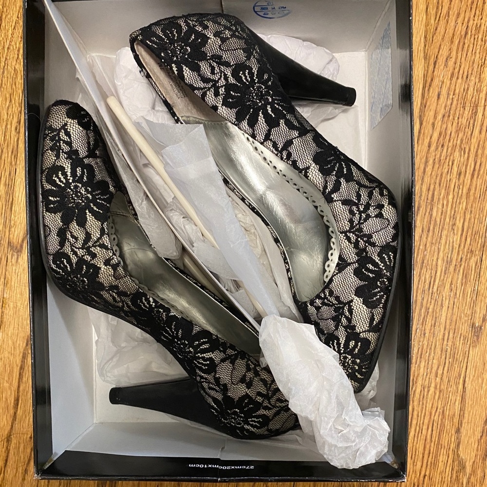 Black lace Rampage heel size 7-good used condition